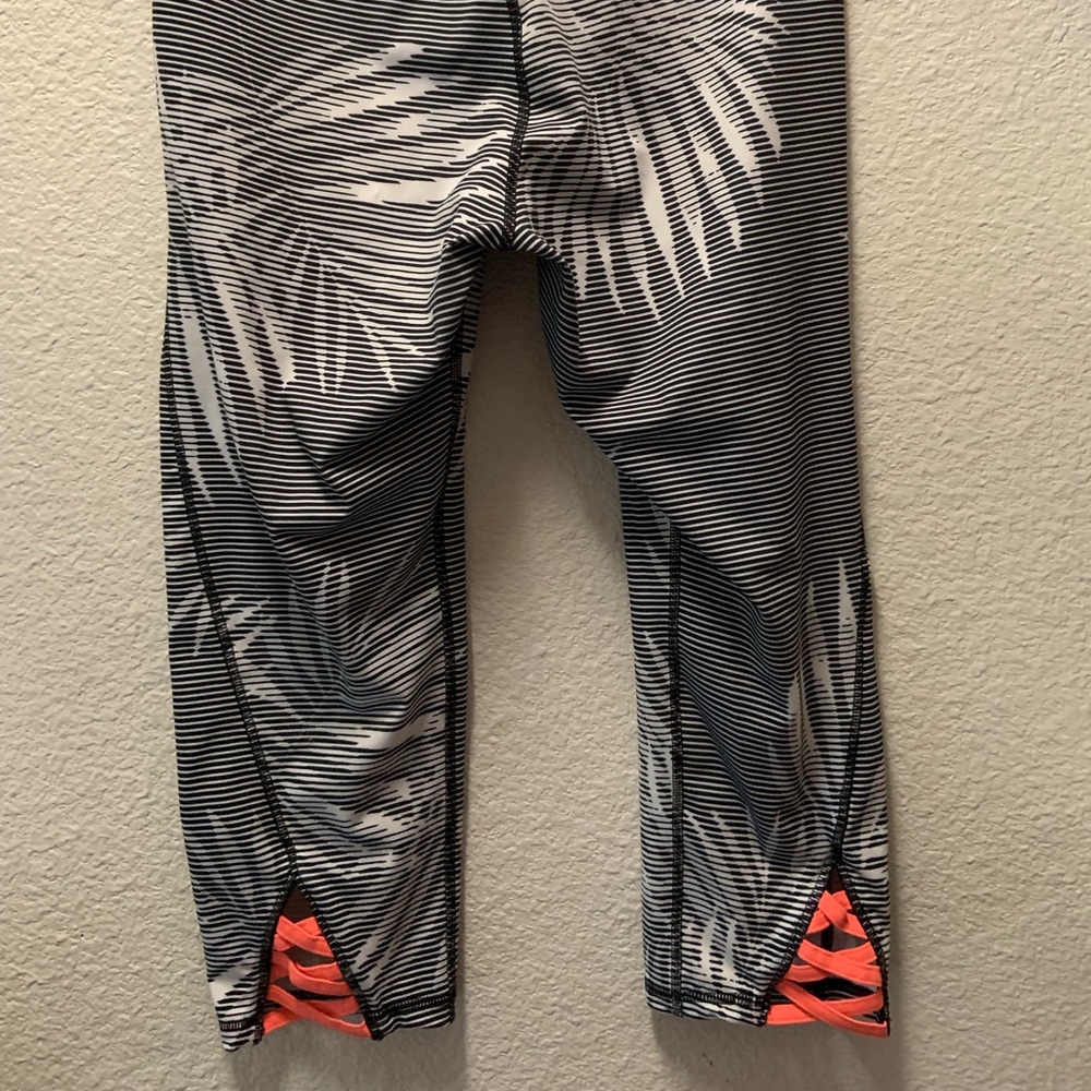 Old navy cropped leggings
